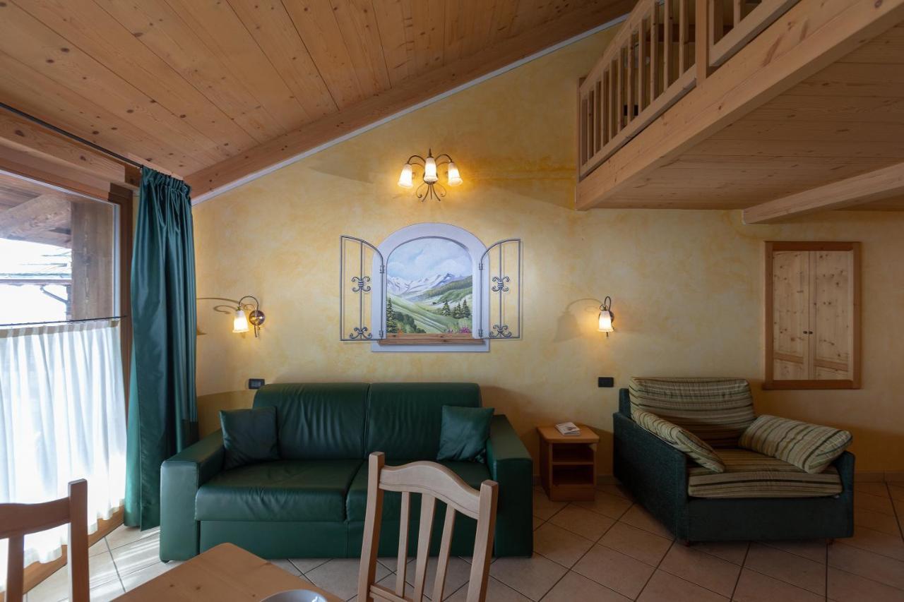 La Grolla Rooms & Apartments Livigno Exterior photo